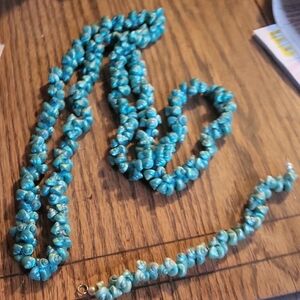 Chic Turquoise Real Dyed Shell Necklass And Braceket Set